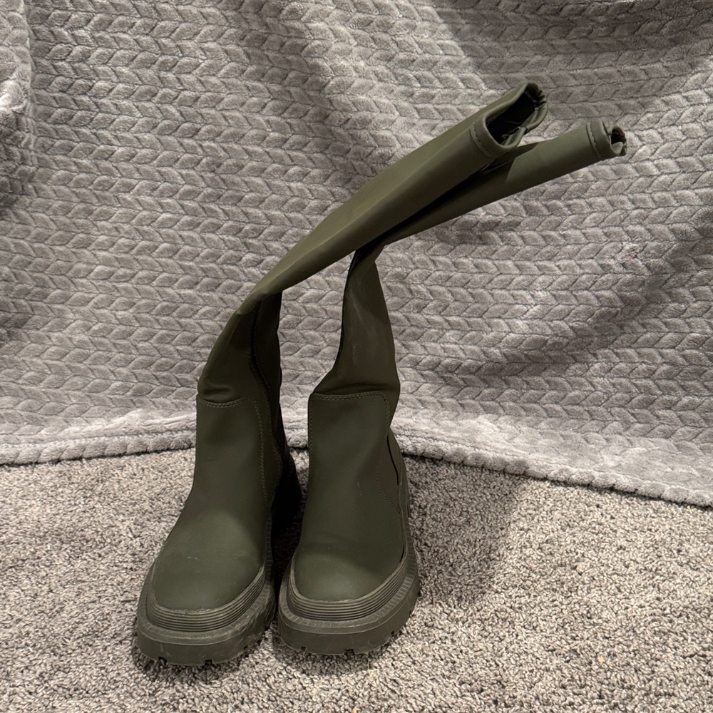 Stylish Olive Women's Heeled Boots